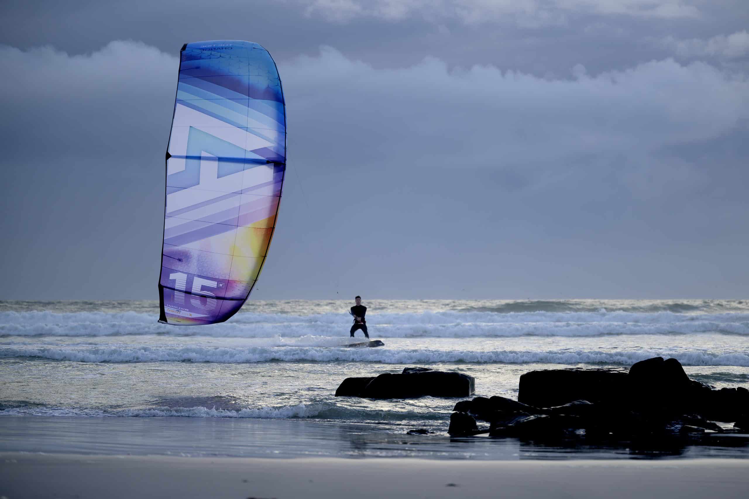 Harlem Thrive LiteX in action — light wind kitesurfing product video Riding the Harlem Thrive LiteX in light wind conditions