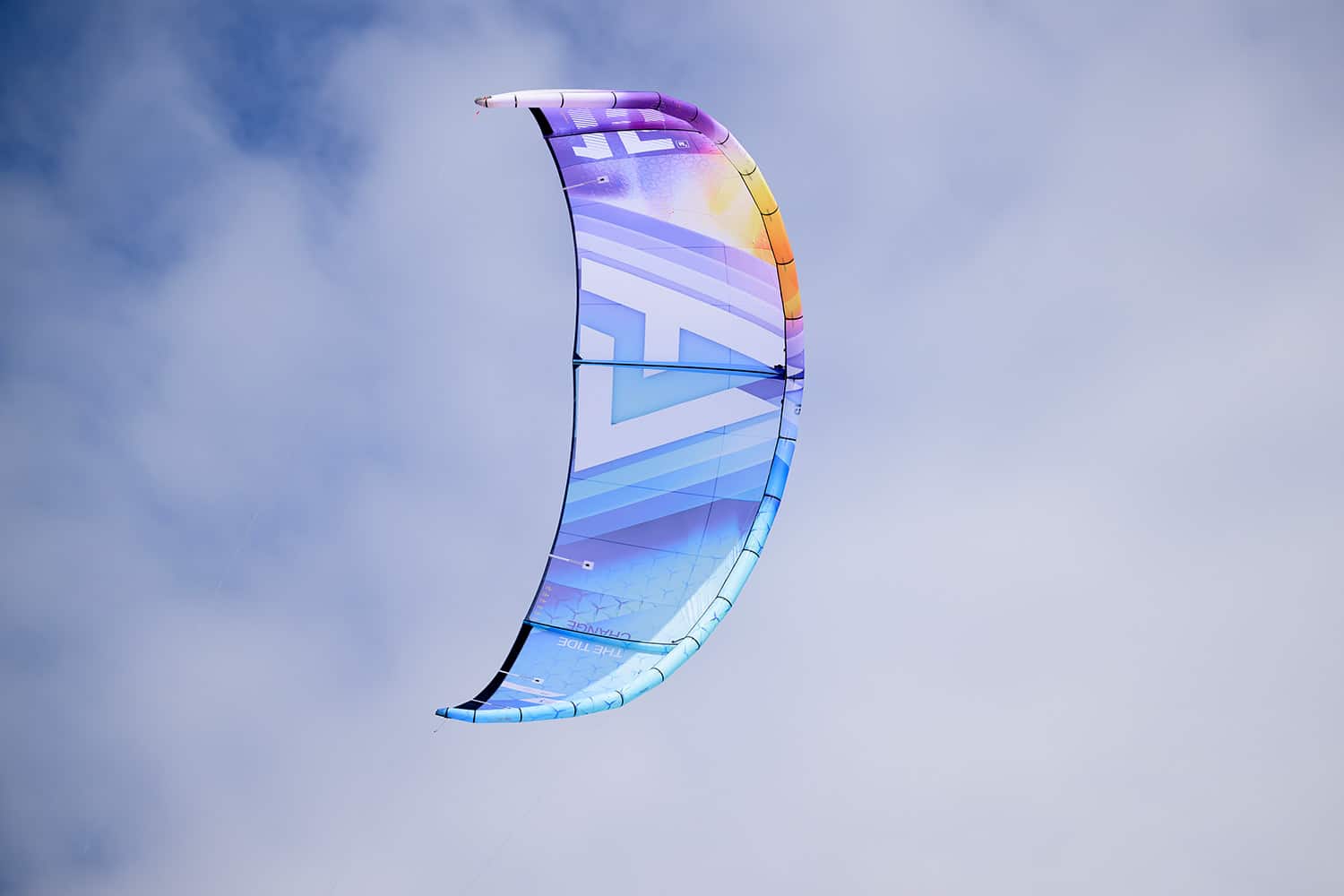 Harlem Thrive LiteX 3-strut light wind freeride kite by Harlem Kitesurfing