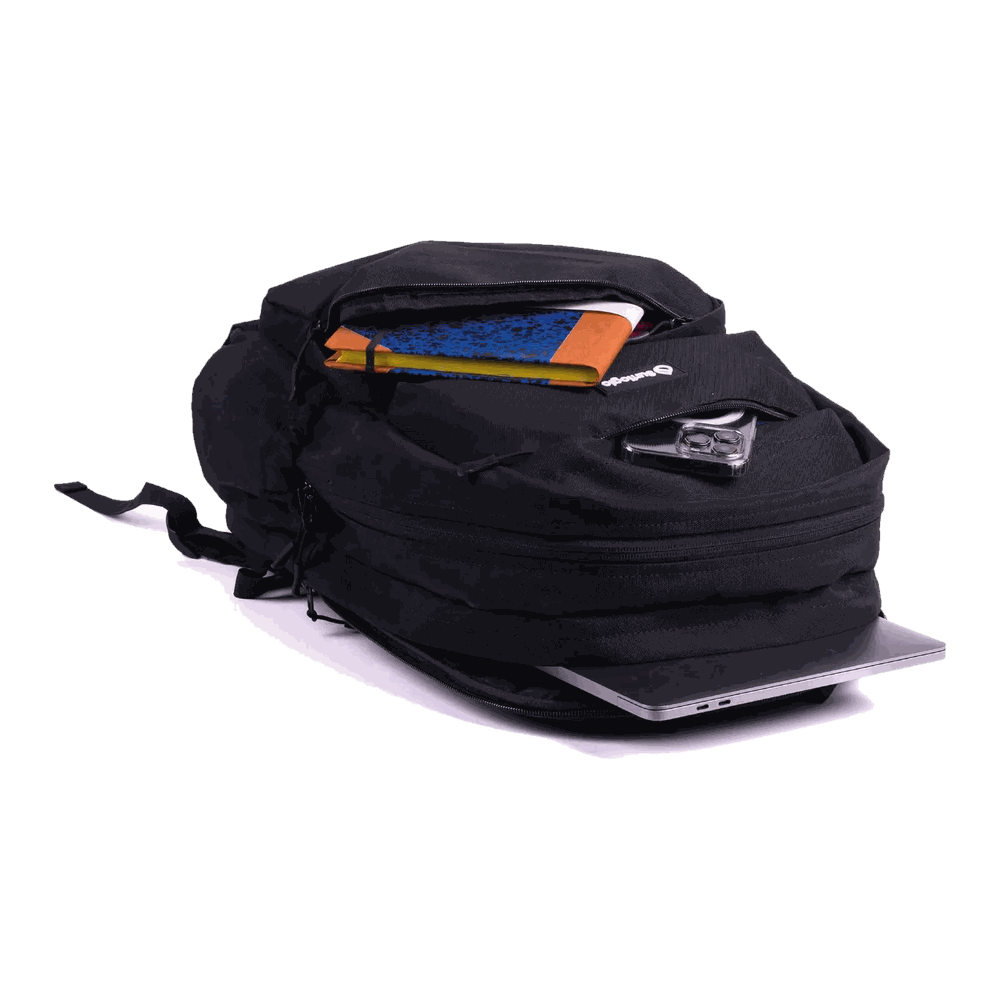 2 front zip pockets